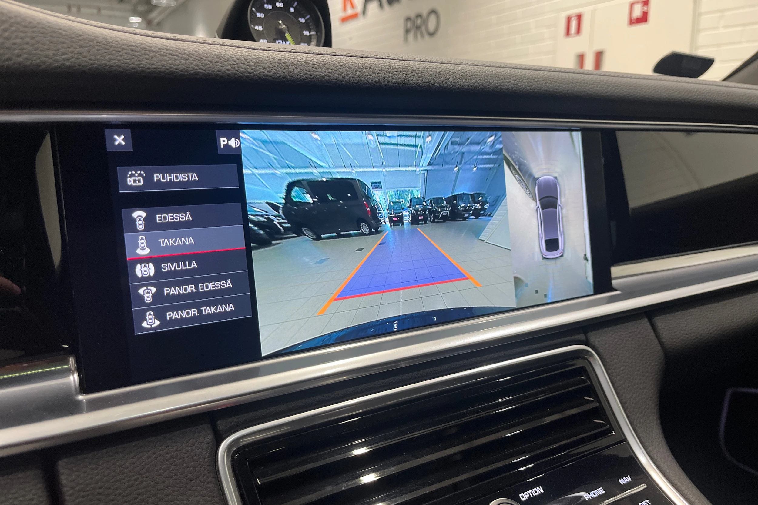 sininen Porsche Panamera 2020 kuva 17.