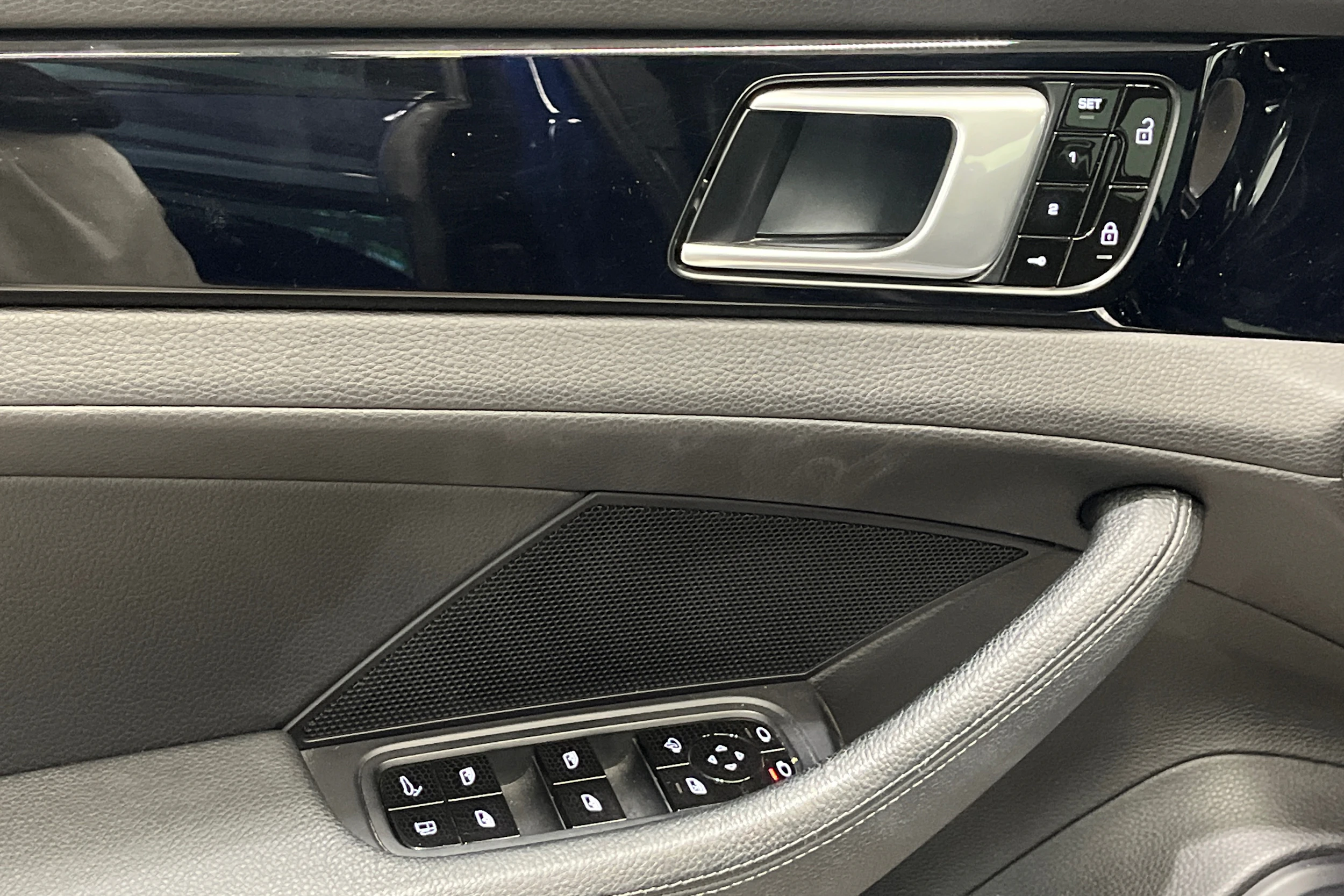 sininen Porsche Panamera 2020 kuva 18.