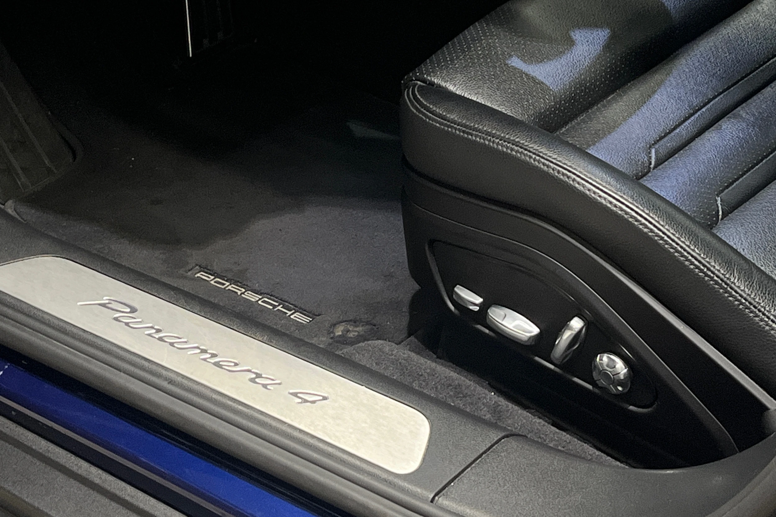 sininen Porsche Panamera 2020 kuva 20.