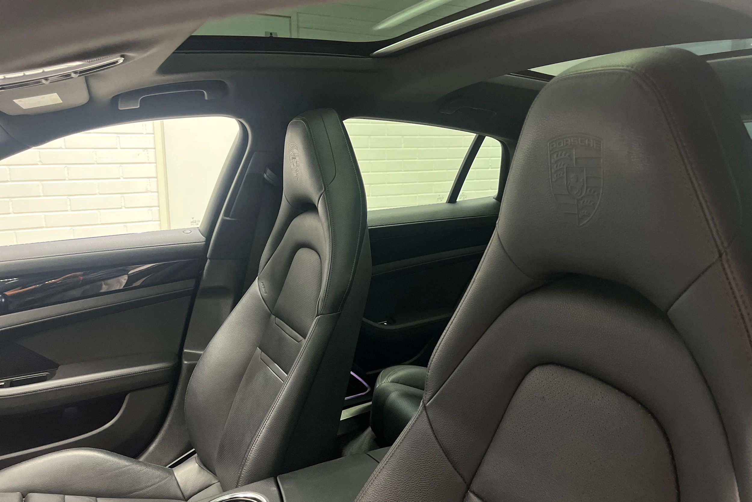 sininen Porsche Panamera 2020 kuva 22.