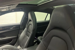 sininen Porsche Panamera 2020 kuva 22.