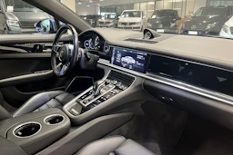 sininen Porsche Panamera 2020 kuva 23.