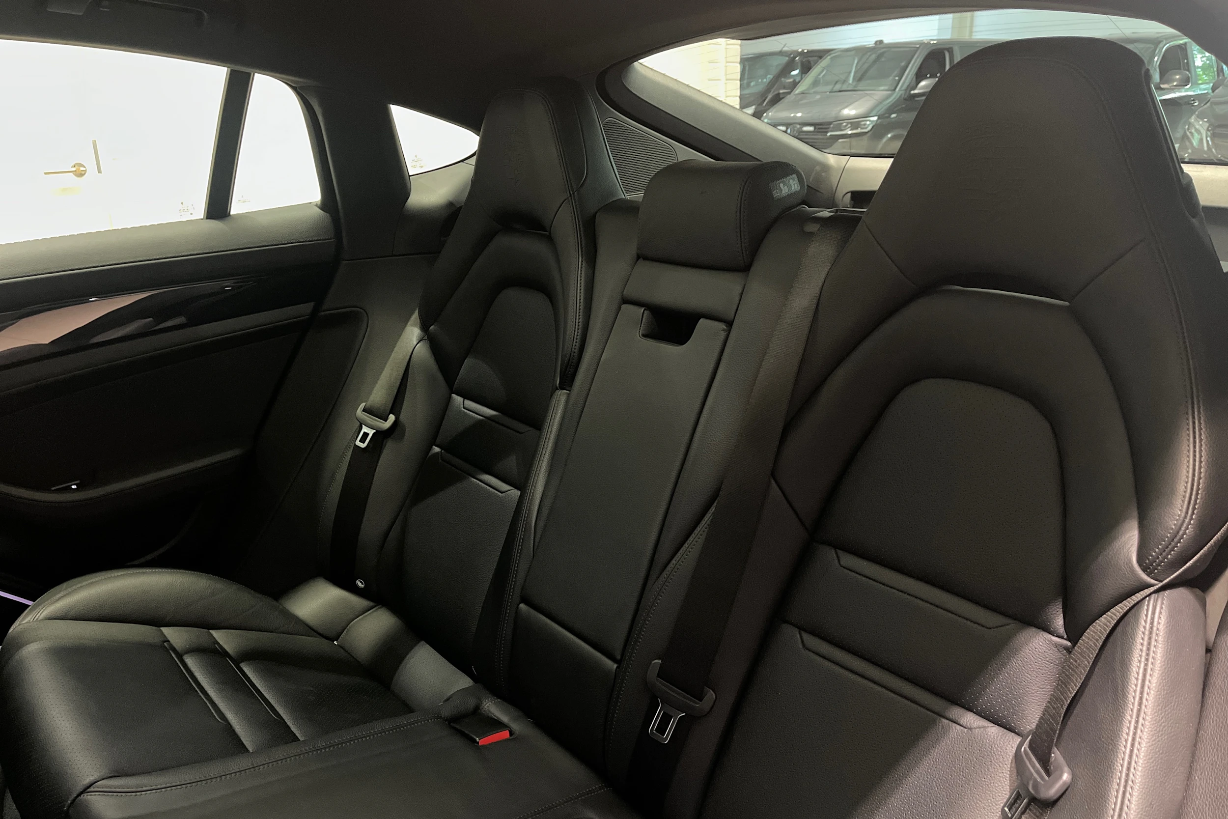 sininen Porsche Panamera 2020 kuva 24.