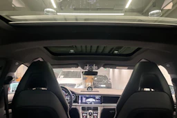 sininen Porsche Panamera 2020 kuva 28.