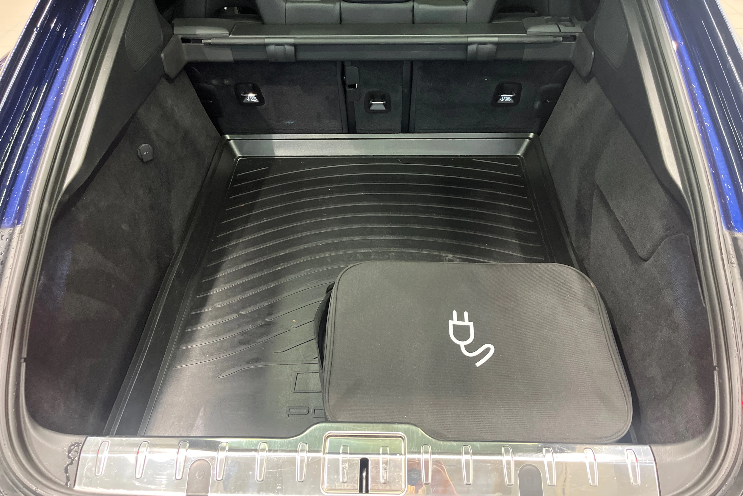 sininen Porsche Panamera 2020 kuva 29.