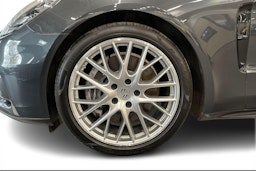 Harmaa Porsche Panamera 2020 kuva 9.