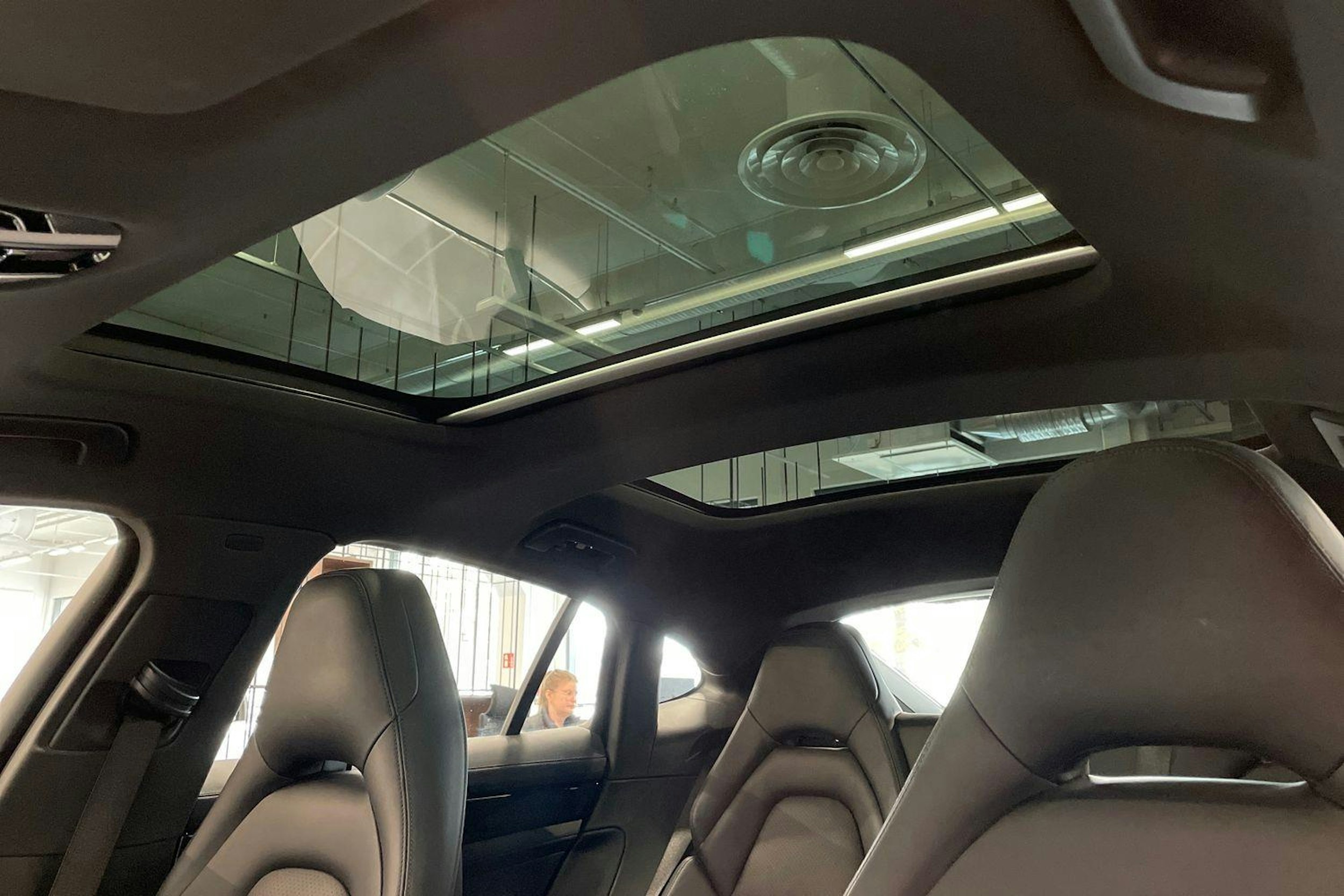 Harmaa Porsche Panamera 2020 kuva 10.