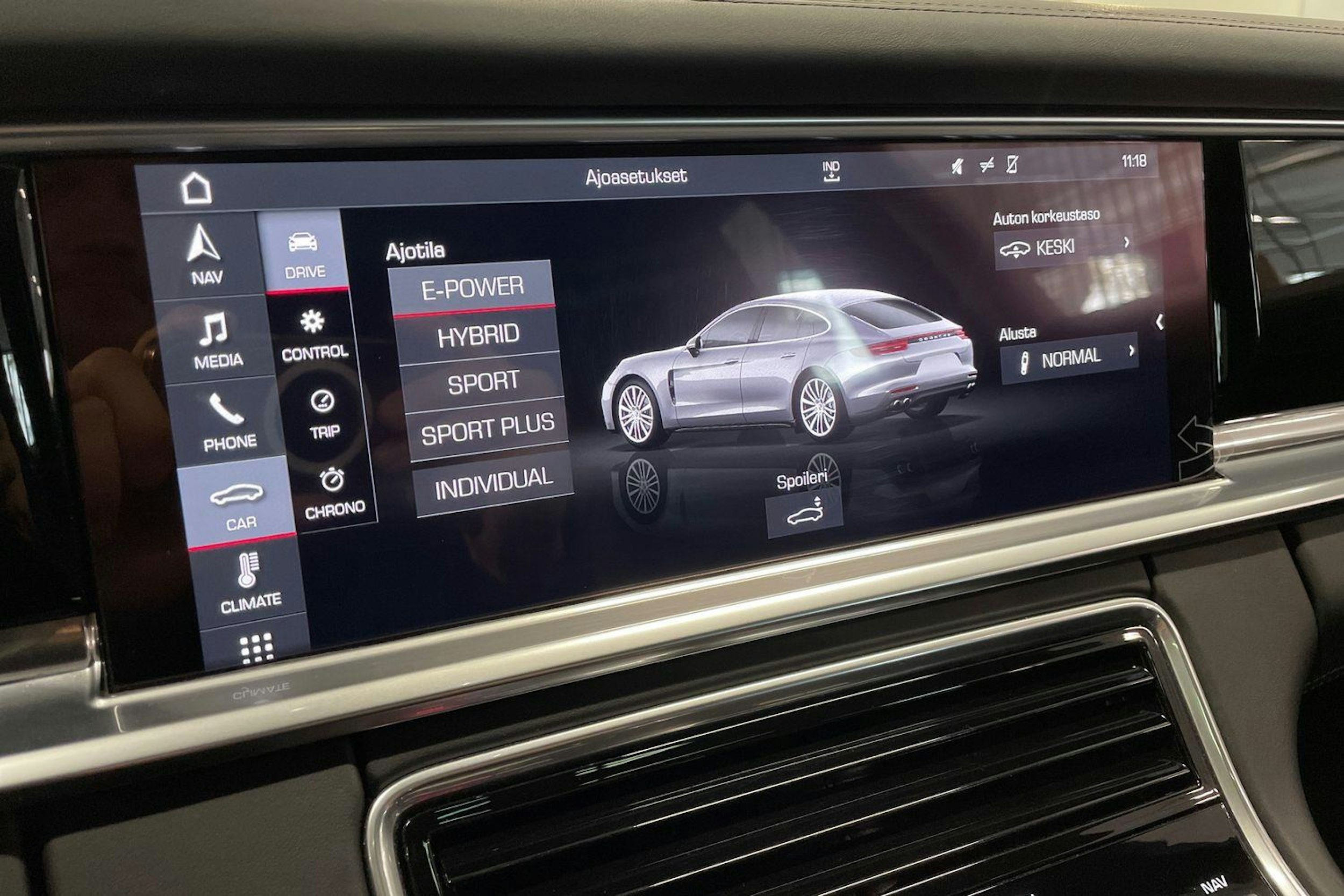 Harmaa Porsche Panamera 2020 kuva 15.