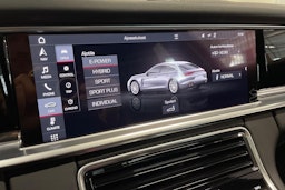 Harmaa Porsche Panamera 2020 kuva 15.