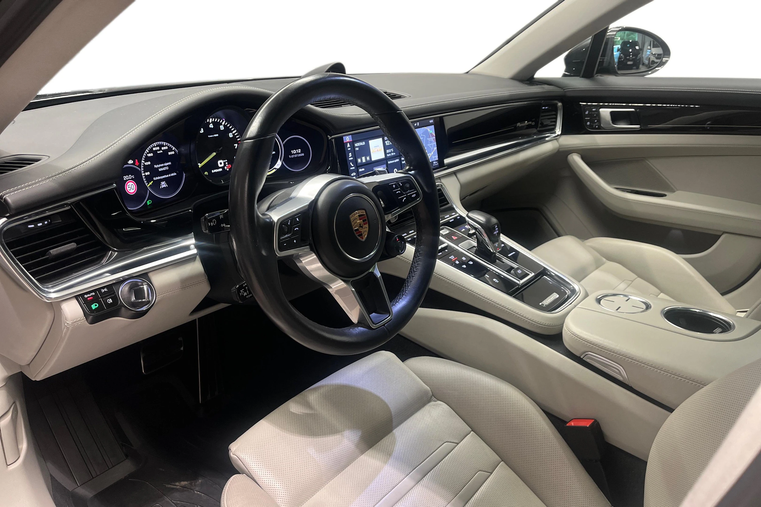 harmaa Porsche Panamera 2020 kuva 7.
