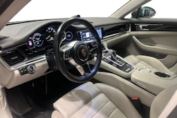 harmaa Porsche Panamera 2020 kuva 7.
