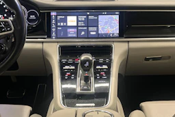 harmaa Porsche Panamera 2020 kuva 11.