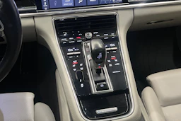 harmaa Porsche Panamera 2020 kuva 12.