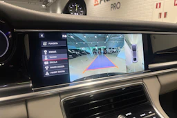 harmaa Porsche Panamera 2020 kuva 17.