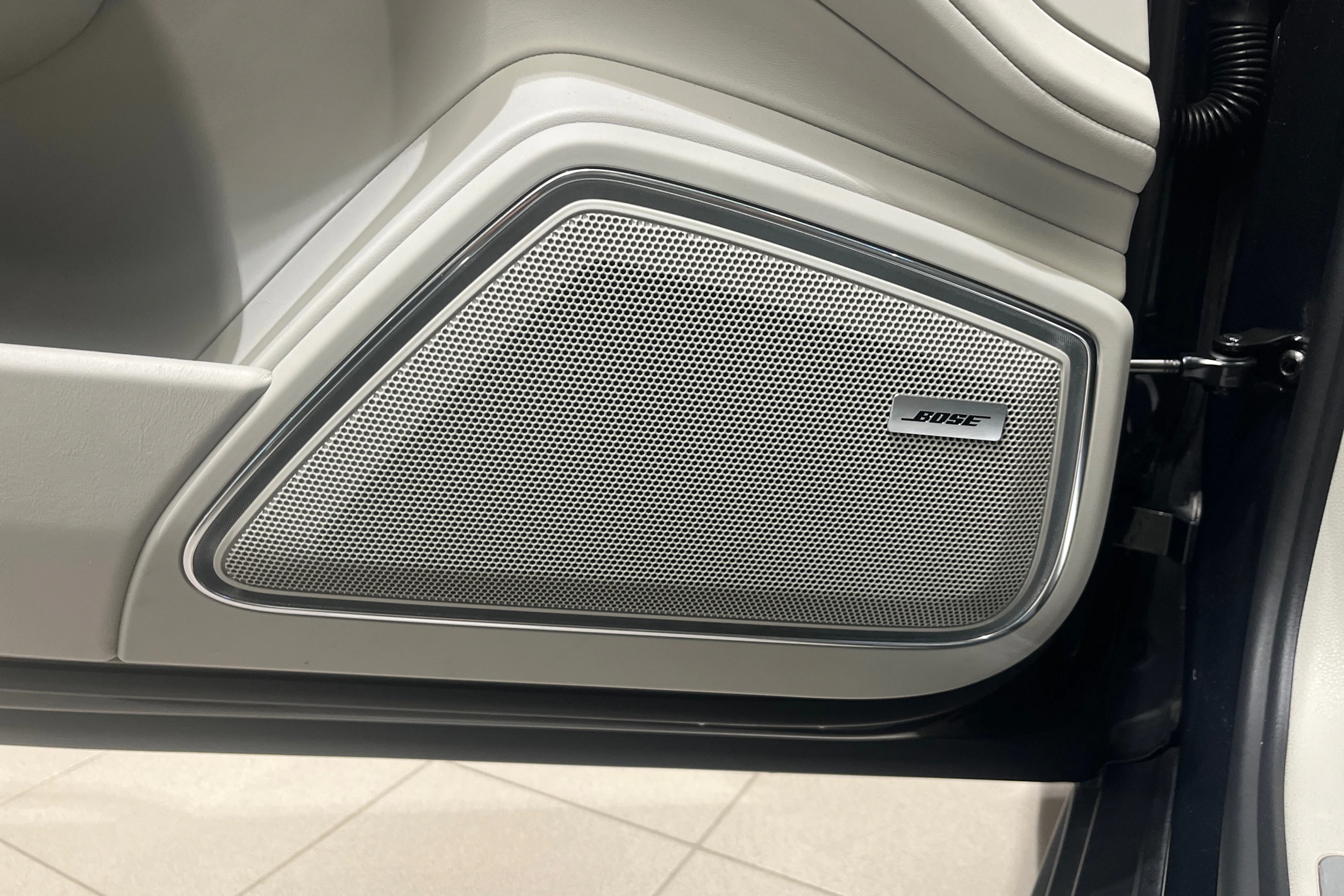 harmaa Porsche Panamera 2020 kuva 19.