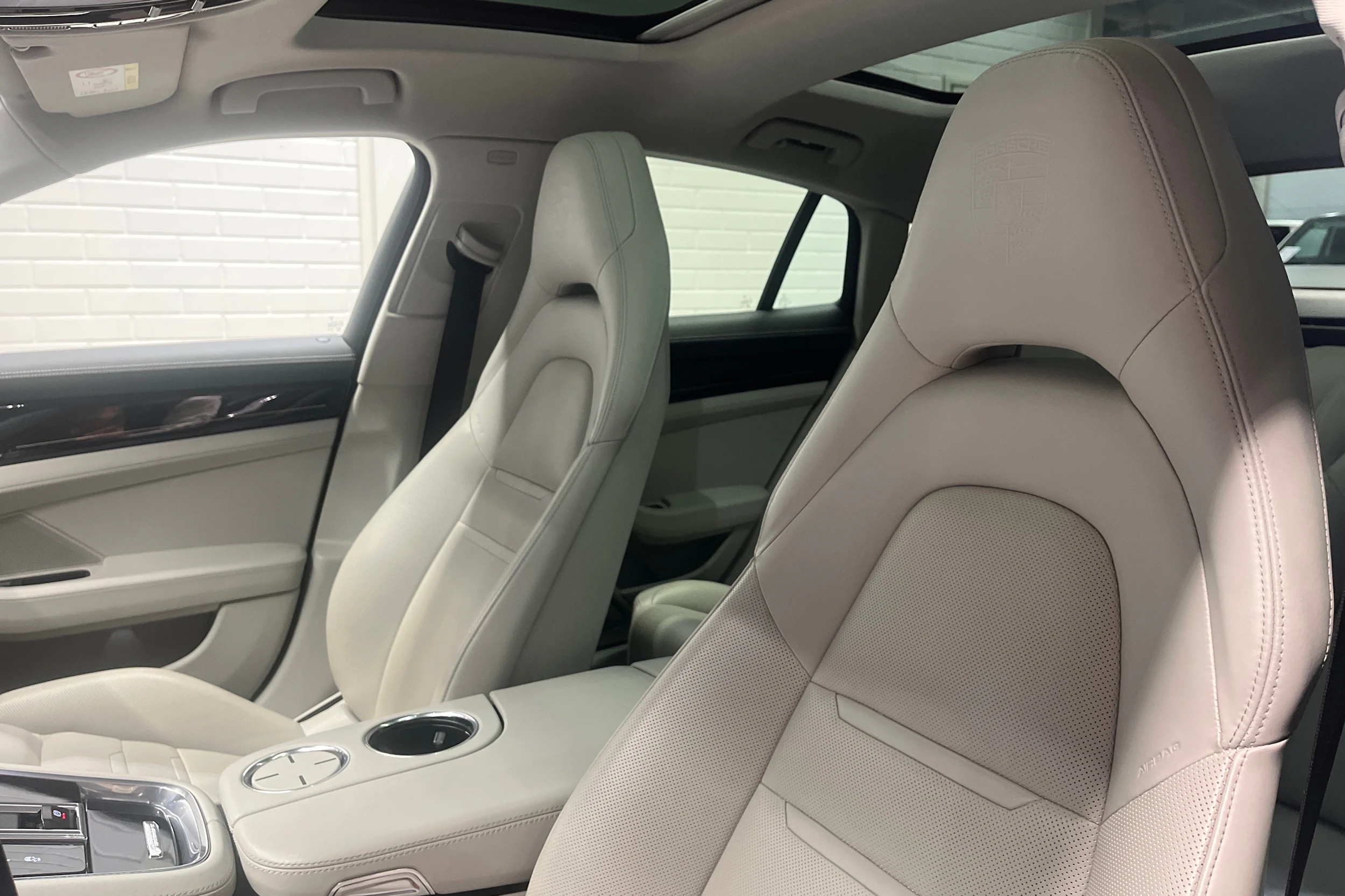harmaa Porsche Panamera 2020 kuva 21.