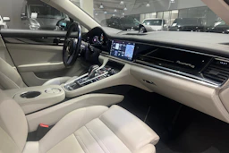 harmaa Porsche Panamera 2020 kuva 22.