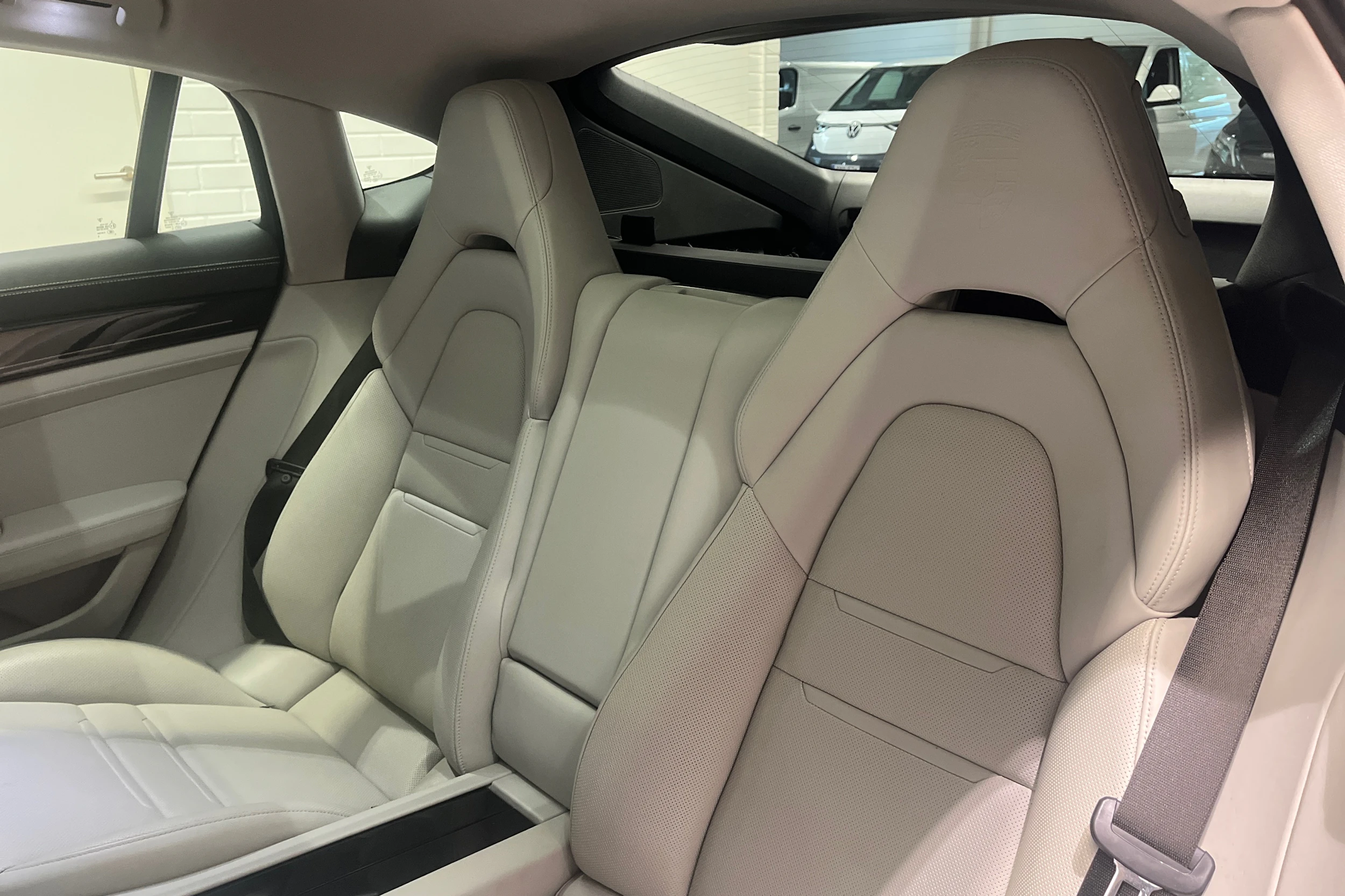 harmaa Porsche Panamera 2020 kuva 24.
