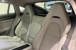 harmaa Porsche Panamera 2020 kuva 24.