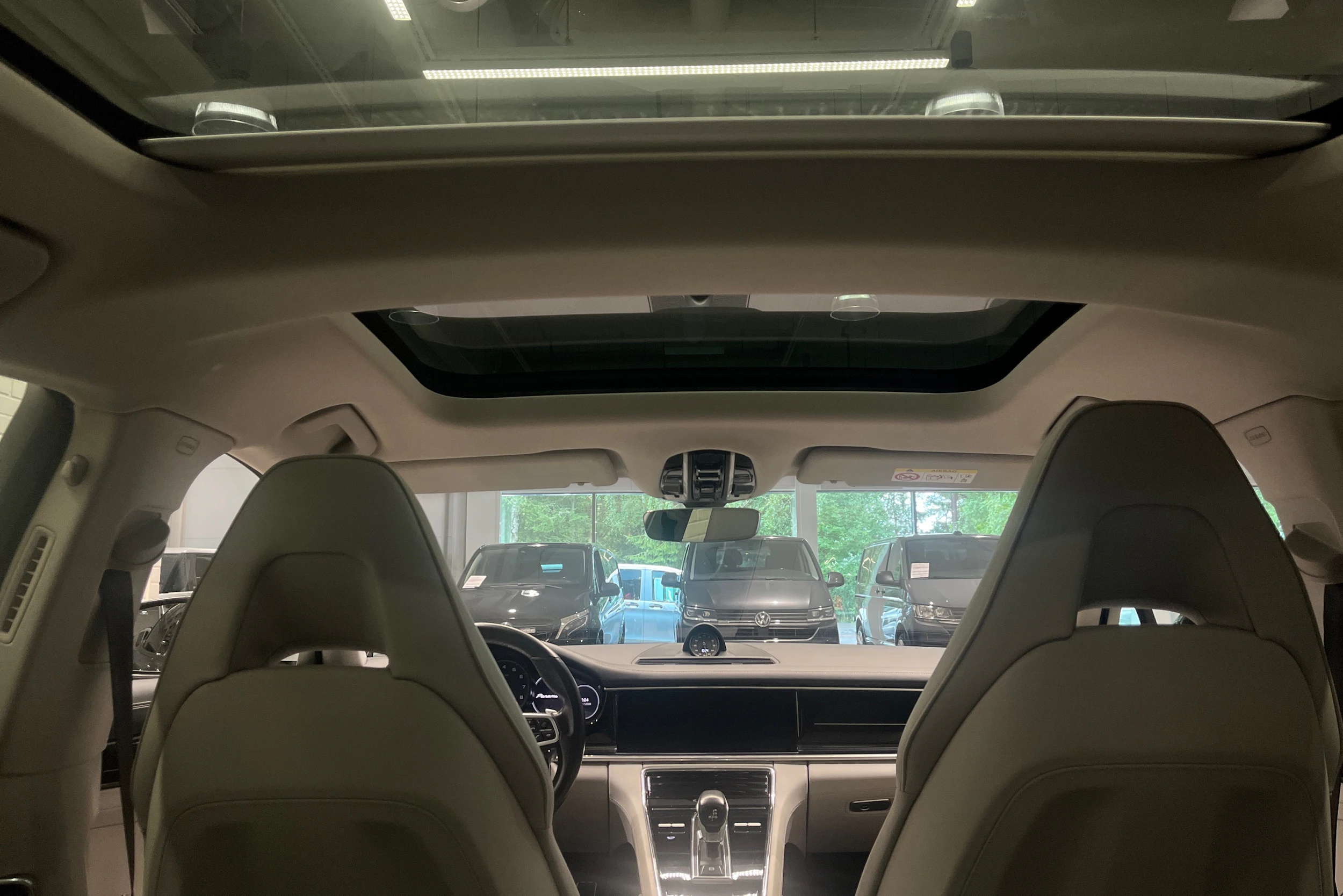 harmaa Porsche Panamera 2020 kuva 27.