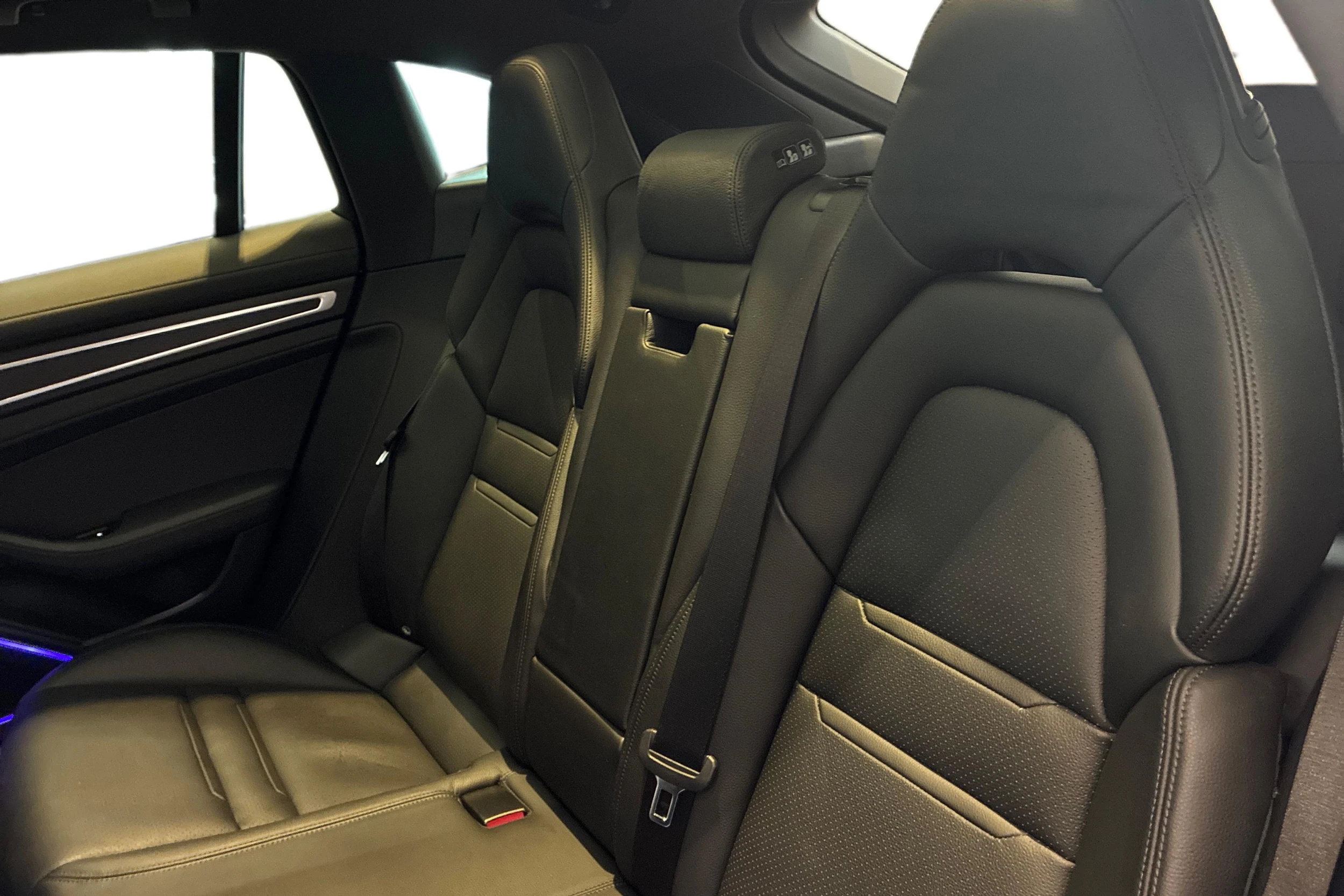 Musta Porsche Panamera 2020 kuva 8.