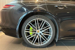Musta Porsche Panamera 2020 kuva 10.