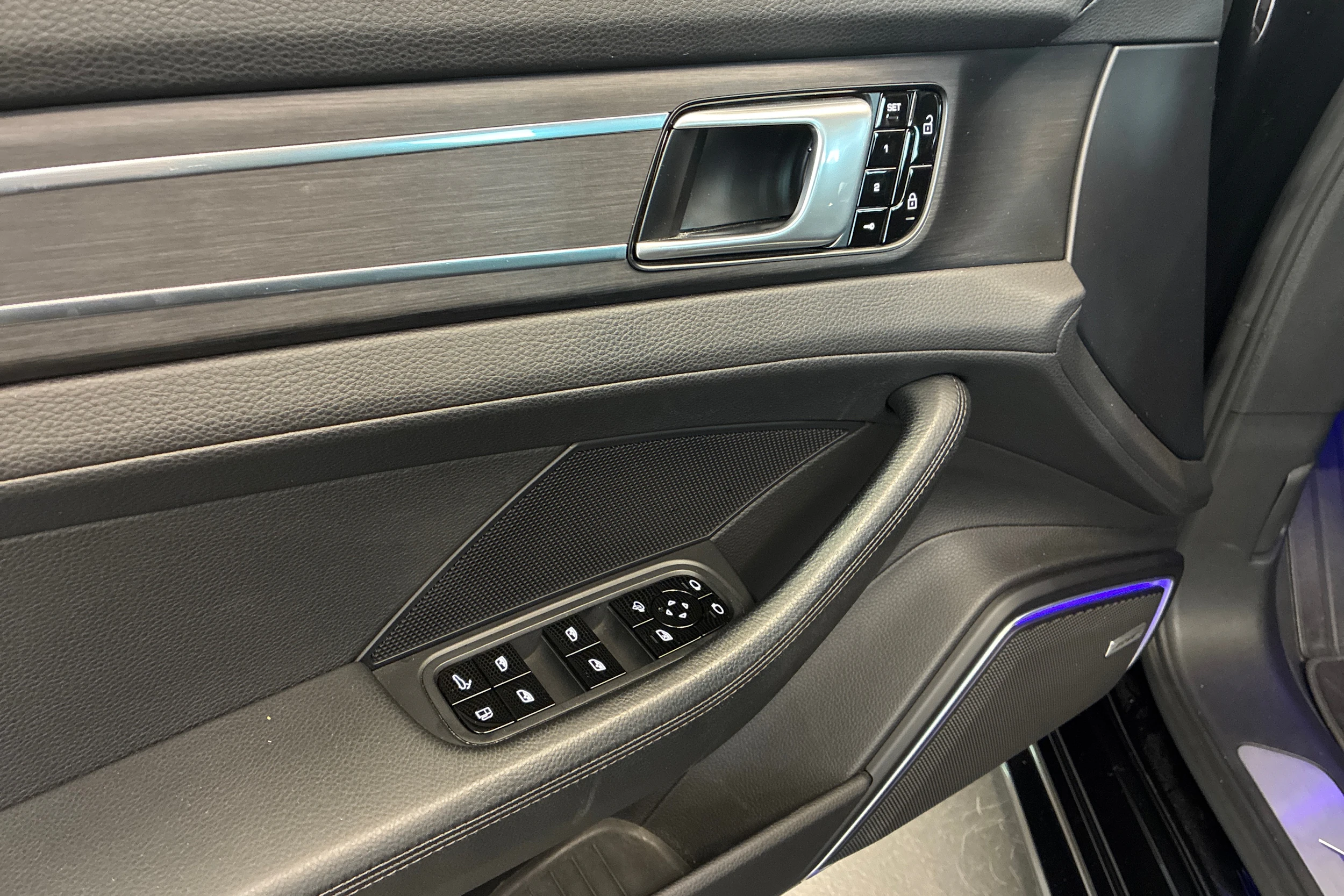 Musta Porsche Panamera 2020 kuva 11.