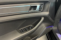 Musta Porsche Panamera 2020 kuva 11.