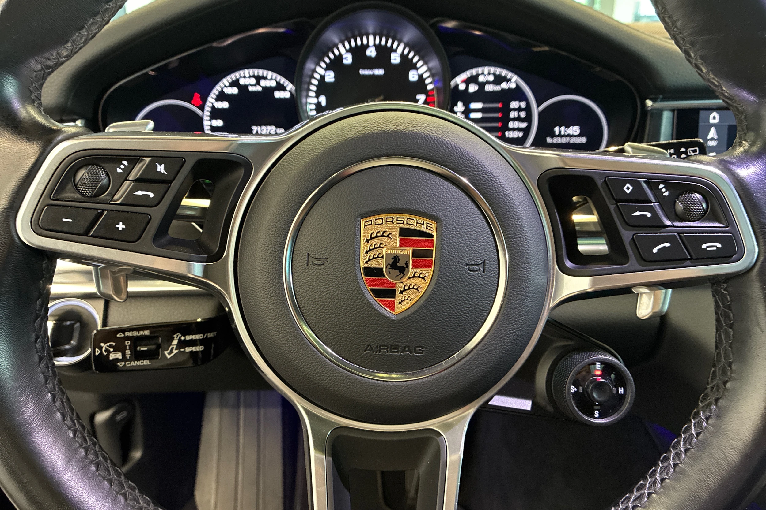 Musta Porsche Panamera 2020 kuva 16.