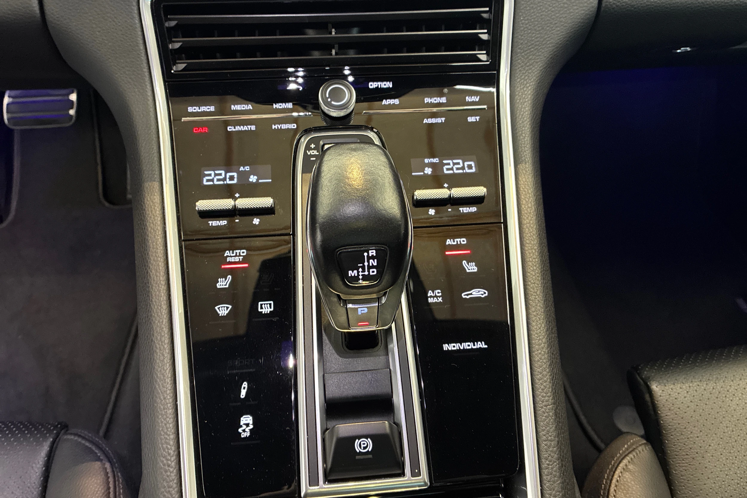 Musta Porsche Panamera 2020 kuva 19.