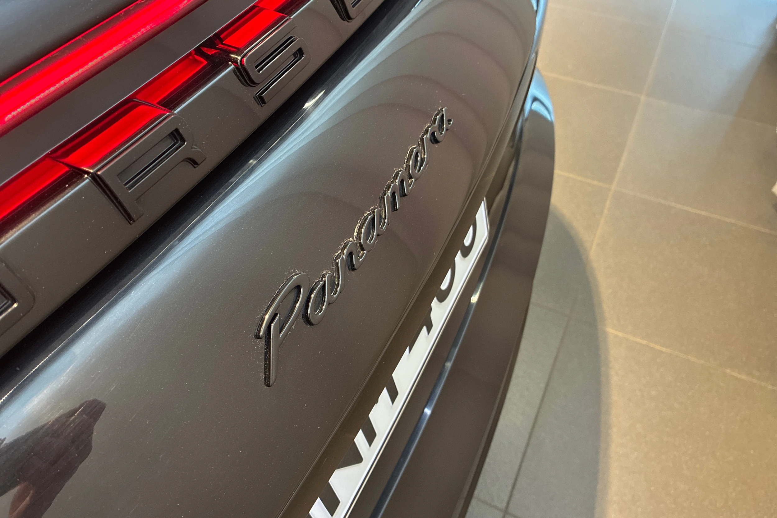 Musta Porsche Panamera 2020 kuva 22.