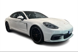 Valkoinen Porsche Panamera 2020 kuva 1.