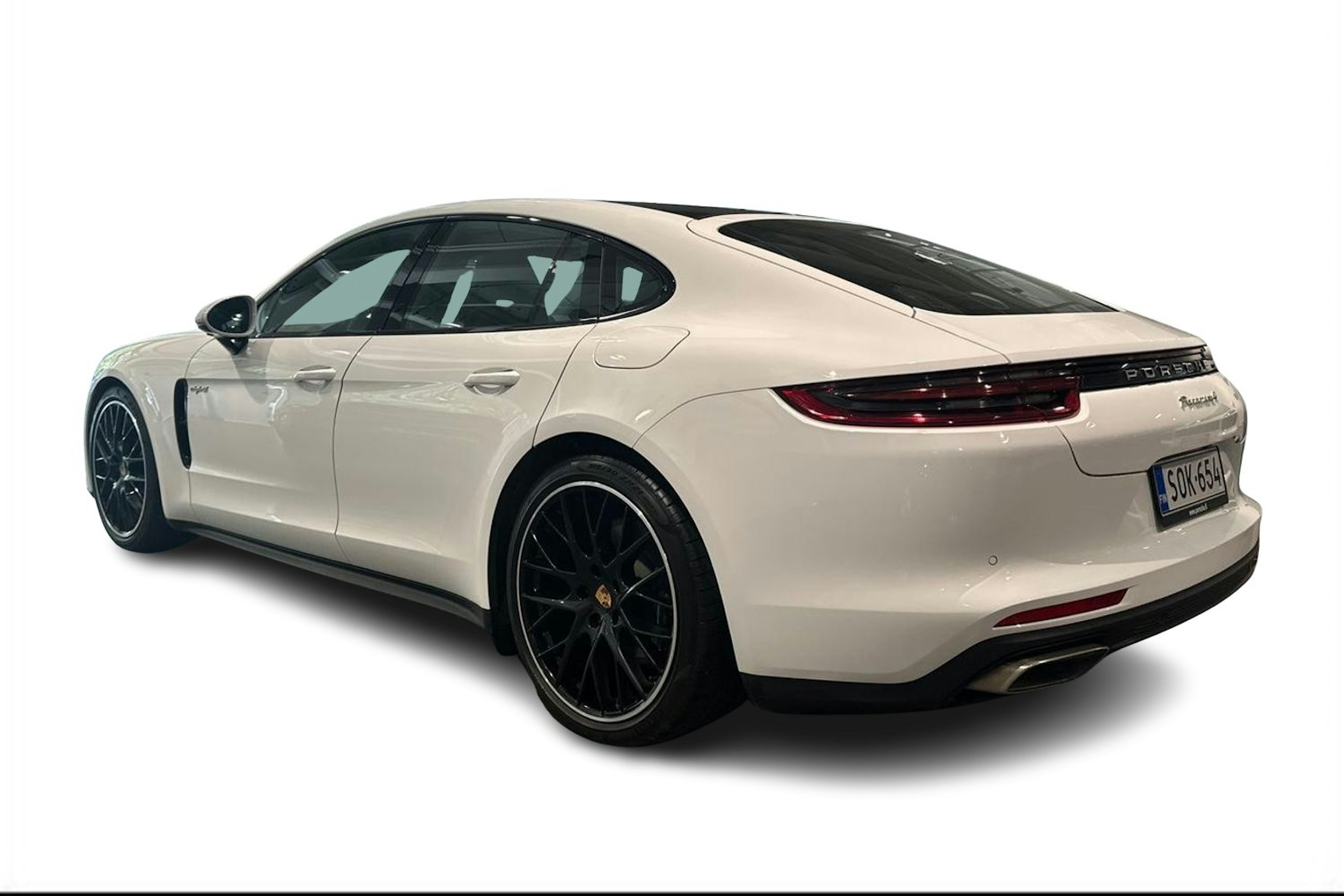 Valkoinen Porsche Panamera 2020 kuva 2.
