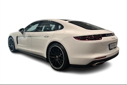 Valkoinen Porsche Panamera 2020 kuva 2.