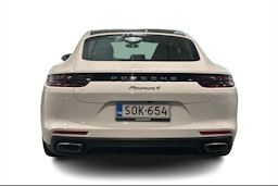 Valkoinen Porsche Panamera 2020 kuva 3.