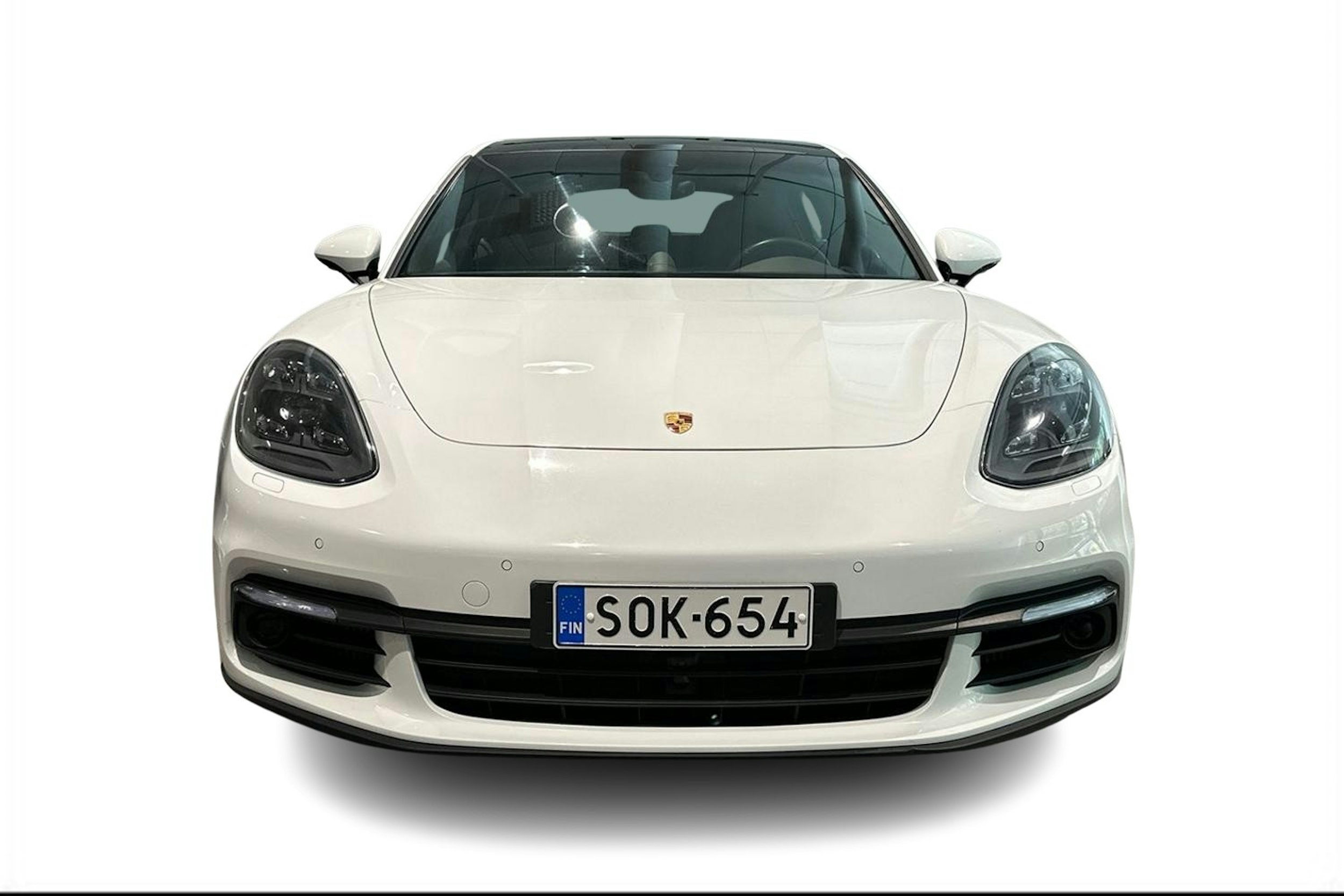 Valkoinen Porsche Panamera 2020 kuva 4.