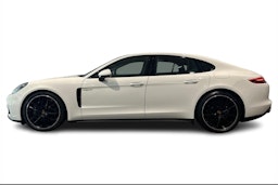 Valkoinen Porsche Panamera 2020 kuva 5.