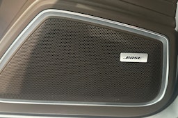 Valkoinen Porsche Panamera 2020 kuva 13.