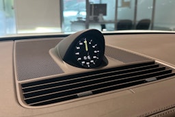 Valkoinen Porsche Panamera 2020 kuva 15.