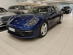 sininen Porsche Panamera 2021 kuva 1.