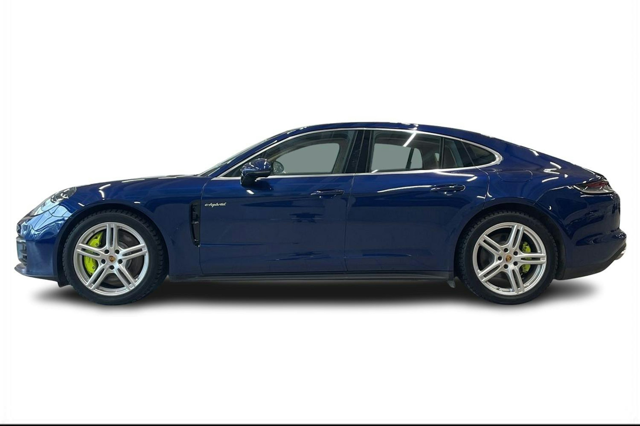 sininen Porsche Panamera 2021 kuva 5.