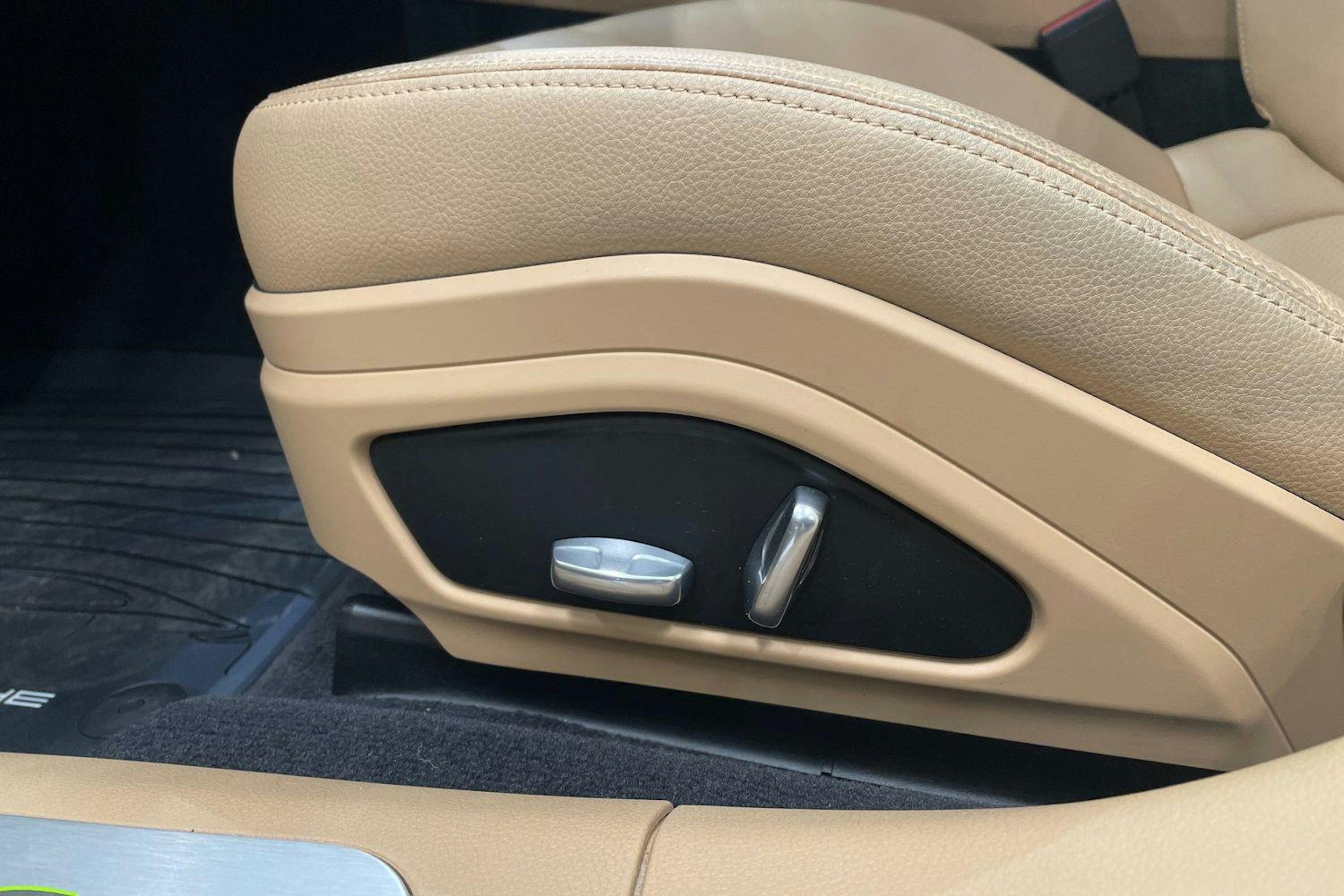 sininen Porsche Panamera 2021 kuva 16.