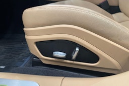 sininen Porsche Panamera 2021 kuva 16.