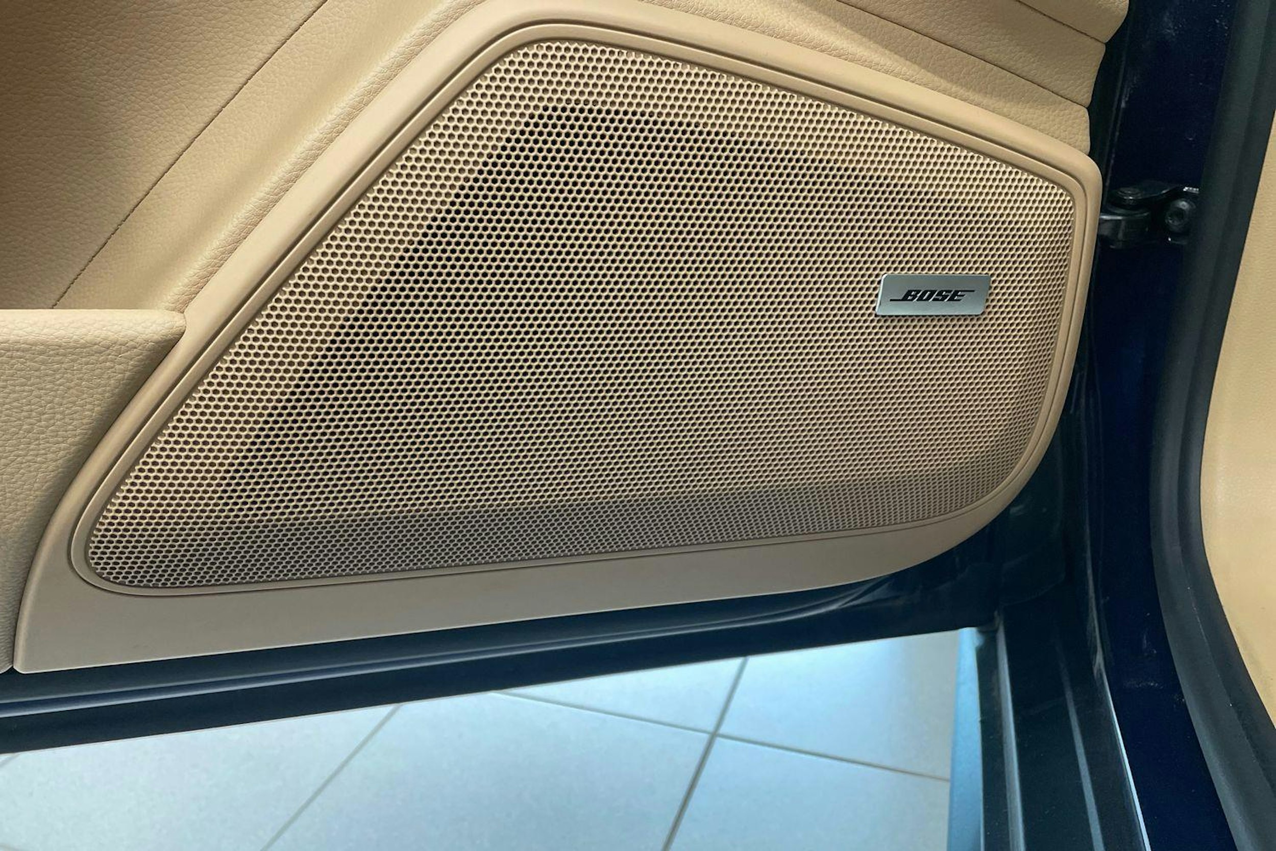 sininen Porsche Panamera 2021 kuva 18.