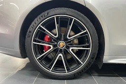 harmaa Porsche Panamera 2021 kuva 10.