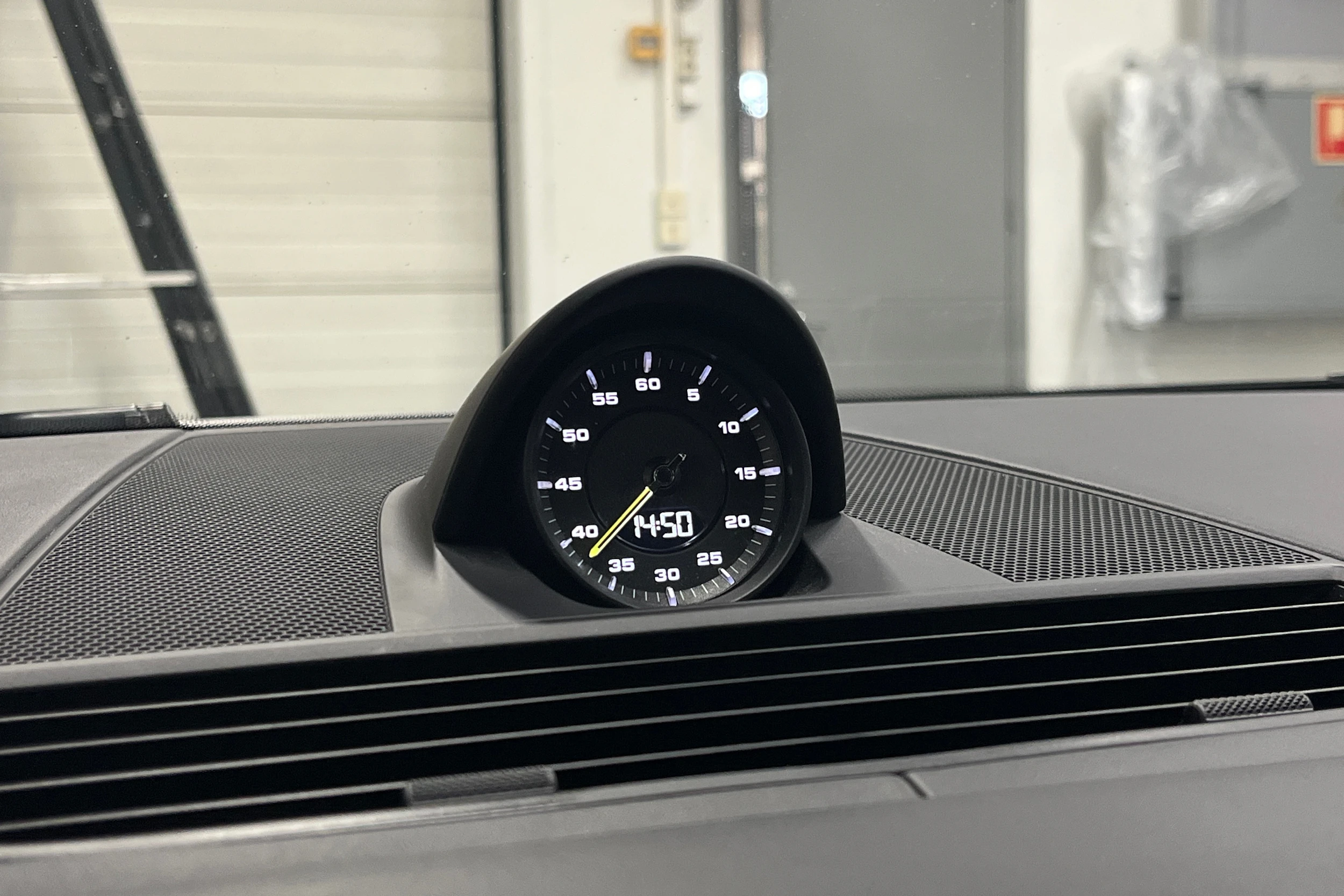 harmaa Porsche Panamera 2021 kuva 17.
