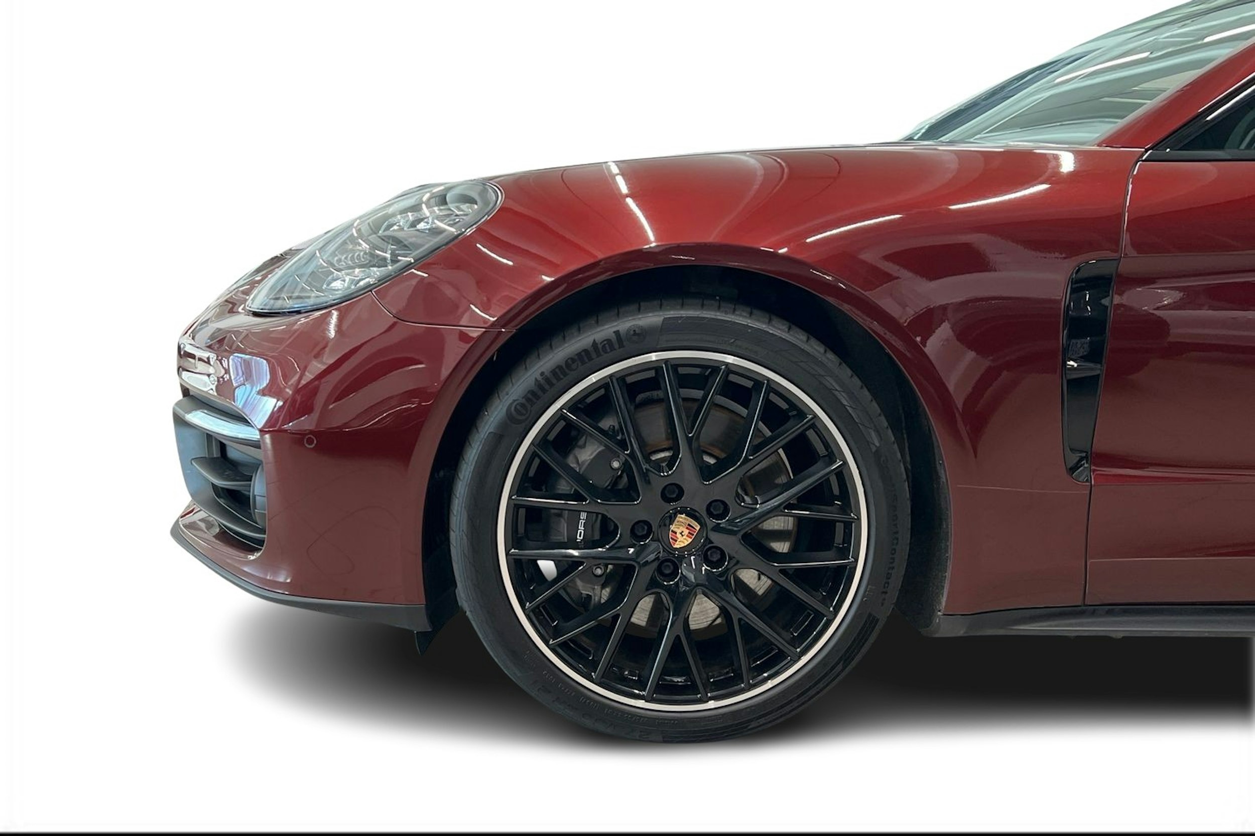 met. Punainen Porsche Panamera 2021 kuva 8.