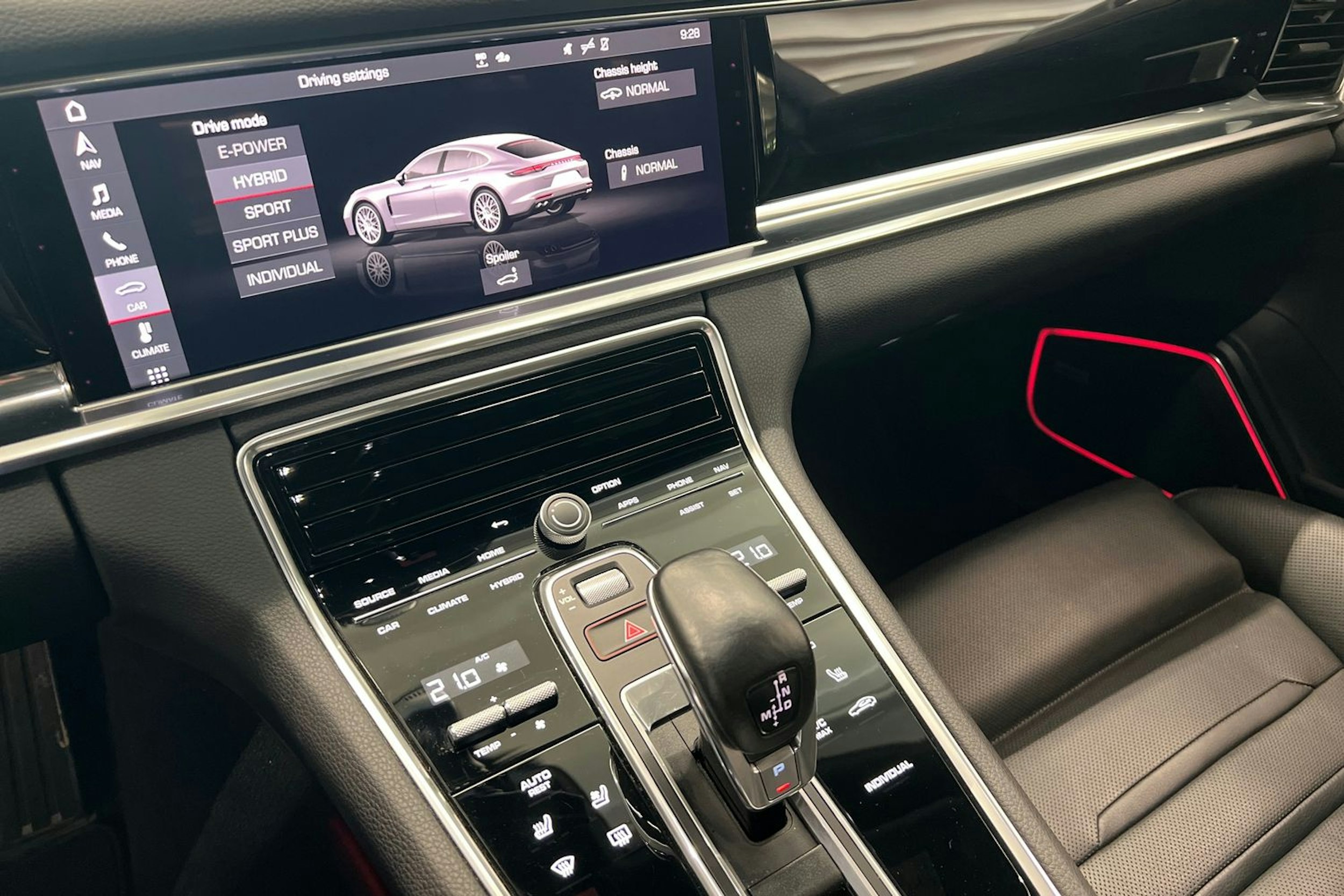 met. Punainen Porsche Panamera 2021 kuva 10.