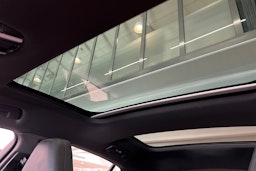 met. Punainen Porsche Panamera 2021 kuva 11.