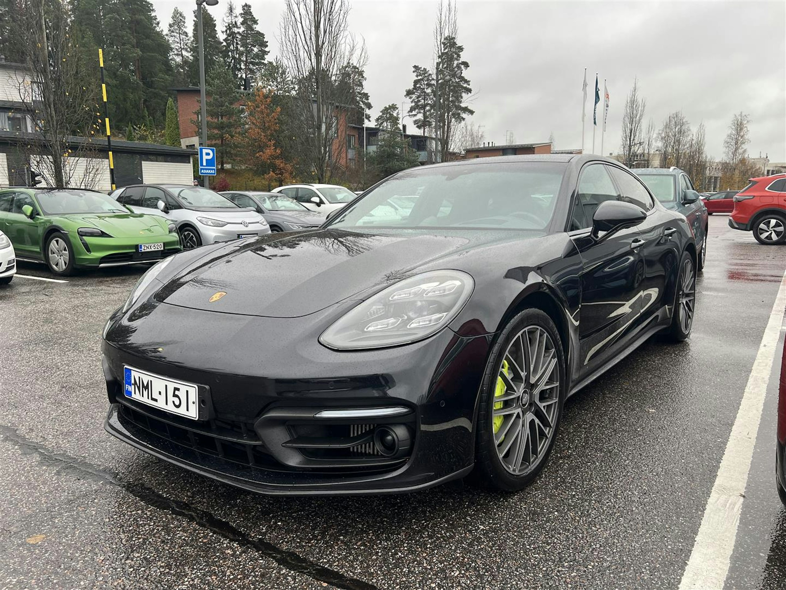 Musta Porsche Panamera 2021 kuva 1.